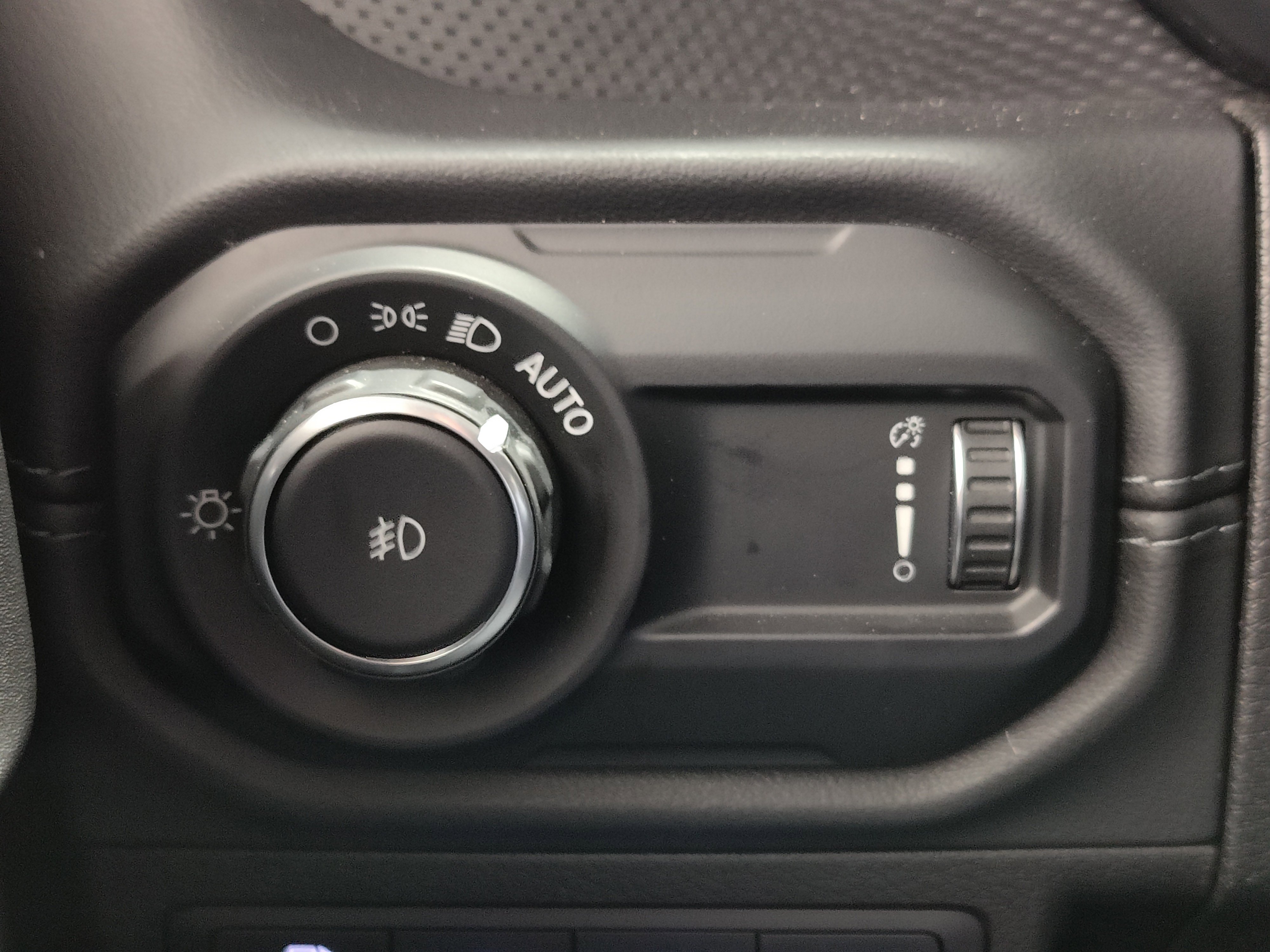 Used 2024 Jeep Wrangler Unlimited Rubicon 4xe w/ Technology Group image 27