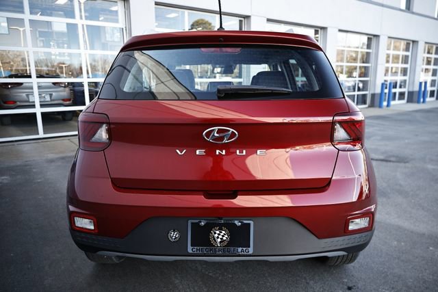 Used 2024 Hyundai Venue Limited image 10
