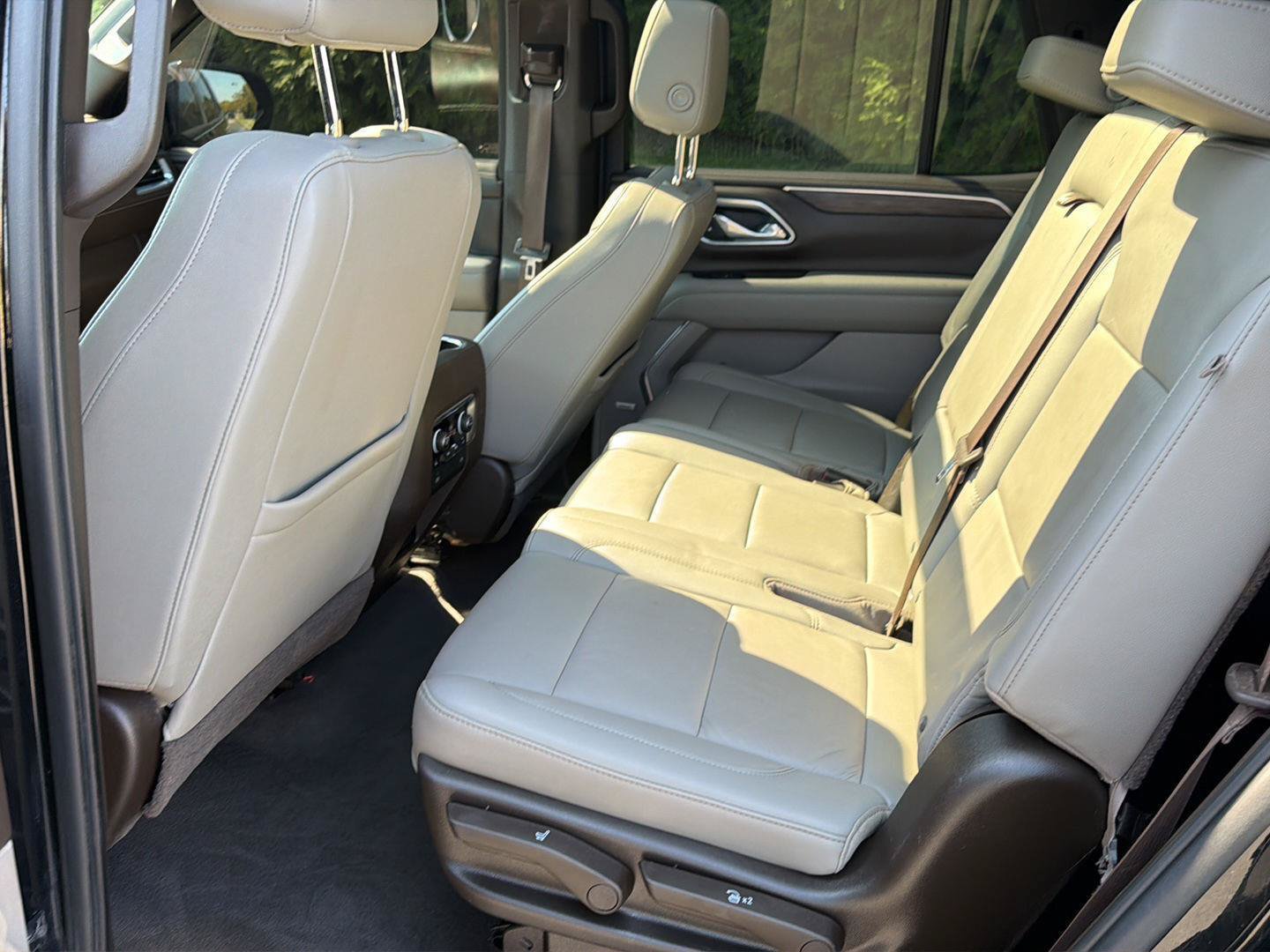 Used 2021 Chevrolet Tahoe Z71 w/ Z71 Signature Package AWD/4WD image 10