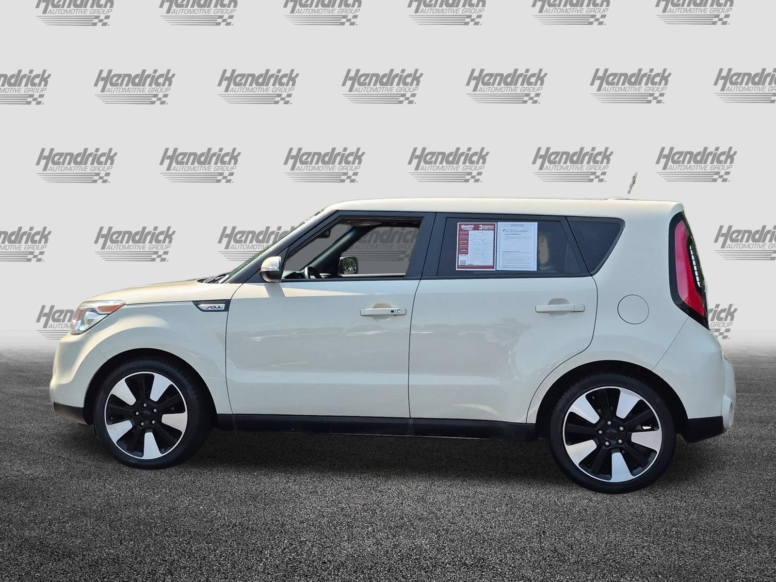 Used 2015 Kia Soul ! w/ Sun & Sound Package FWD image 7