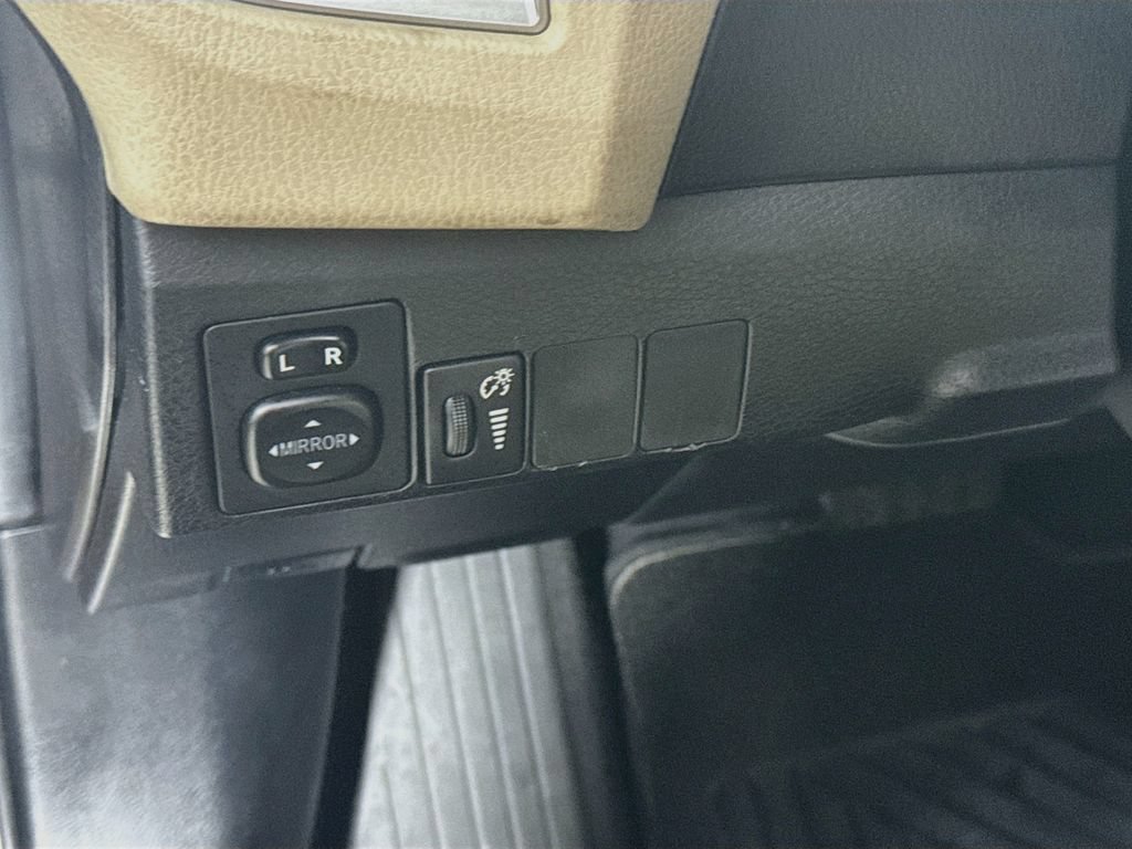 Used 2016 Toyota Corolla LE FWD image 10