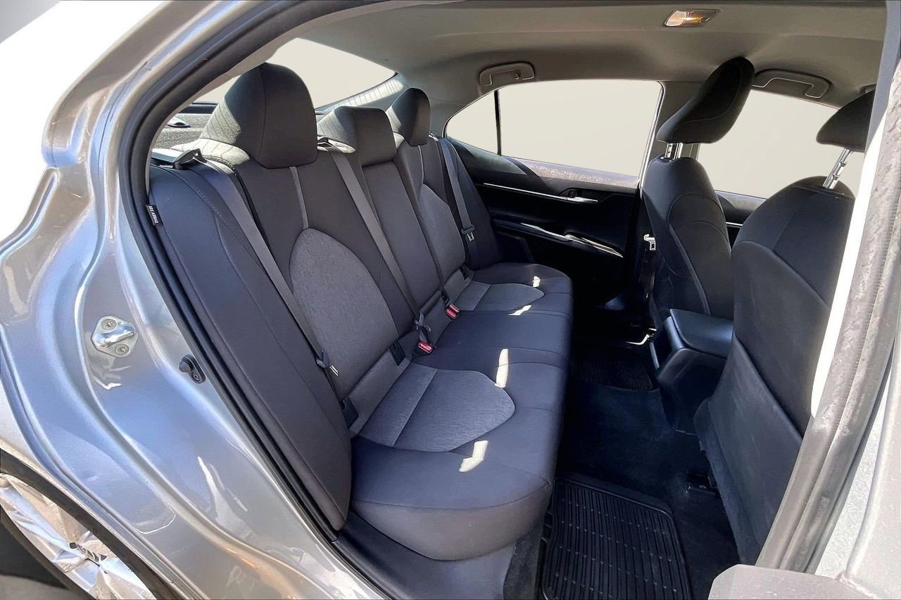 Used 2021 Toyota Camry LE image 23
