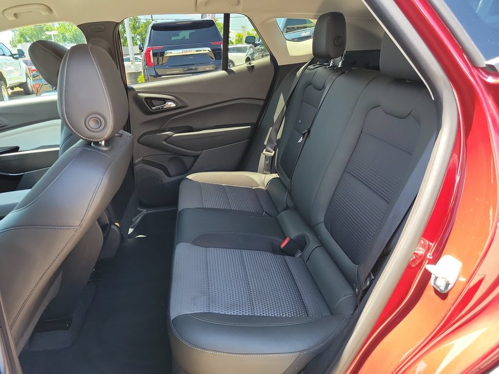 Used 2025 Chevrolet Trax LT FWD image 12