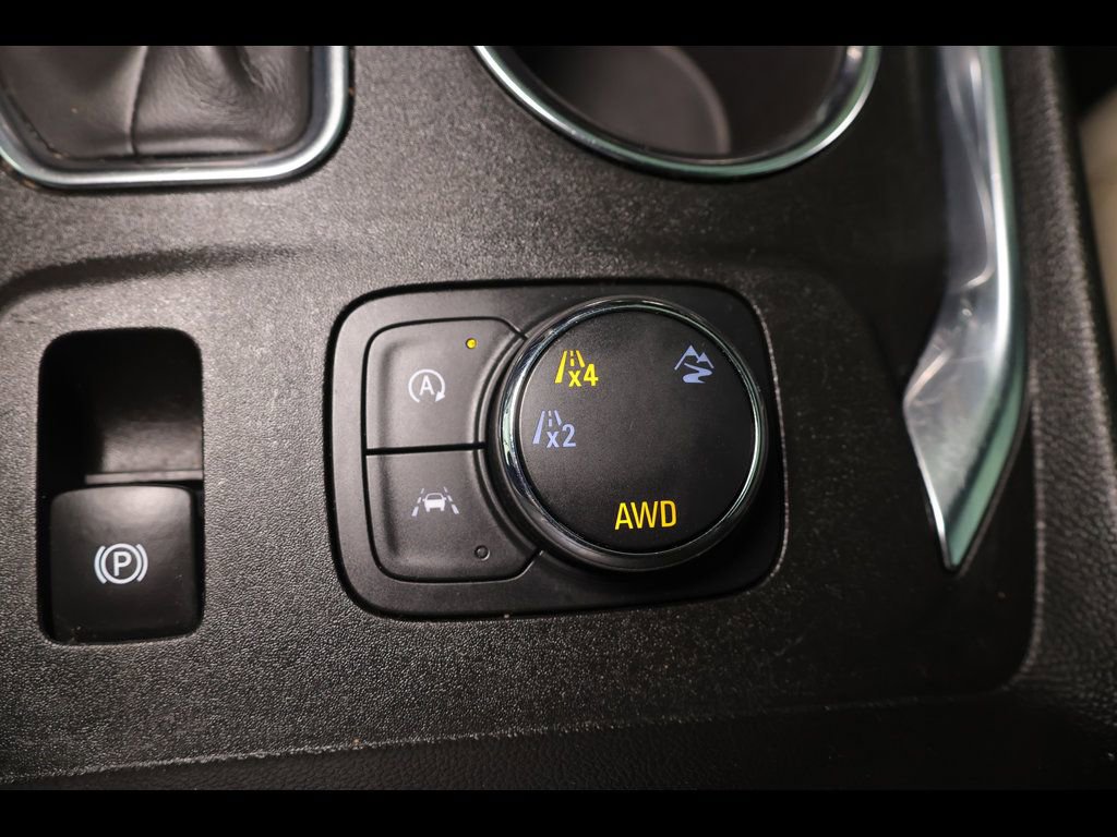 Used 2023 Chevrolet Traverse LS image 27