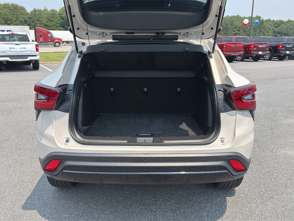 Used 2026 Chevrolet Trax RS w/ Sunroof Package FWD image 8