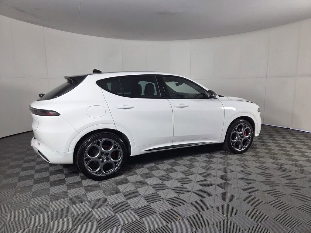 Used 2025 Alfa Romeo Tonale Tributo Italiano AWD/4WD image 5