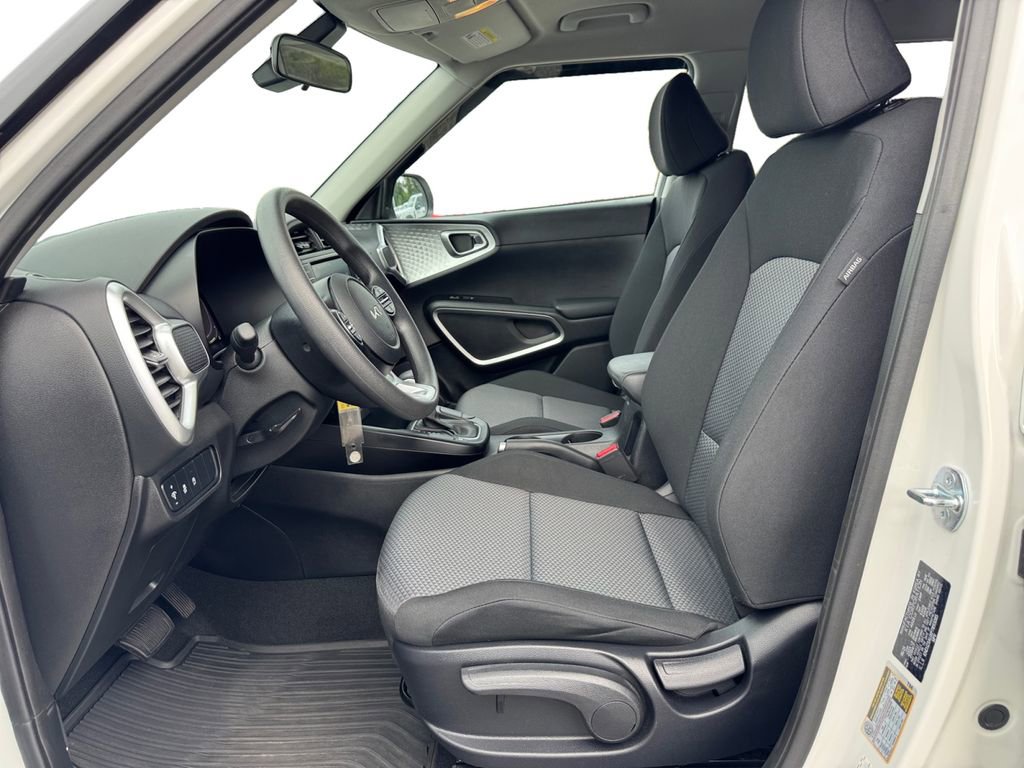 Used 2023 Kia Soul LX FWD image 9