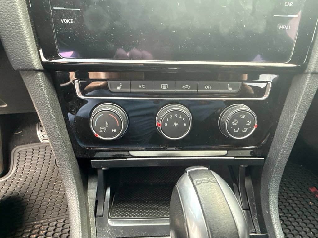 Used 2018 Volkswagen GTI SE FWD image 17