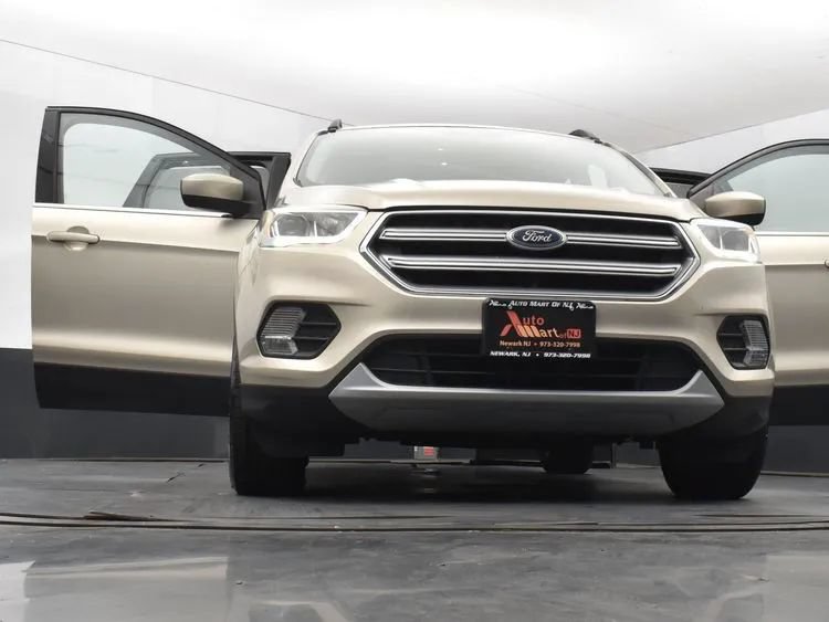 Used 2017 Ford Escape SE w/ Equipment Group 201A AWD/4WD image 11