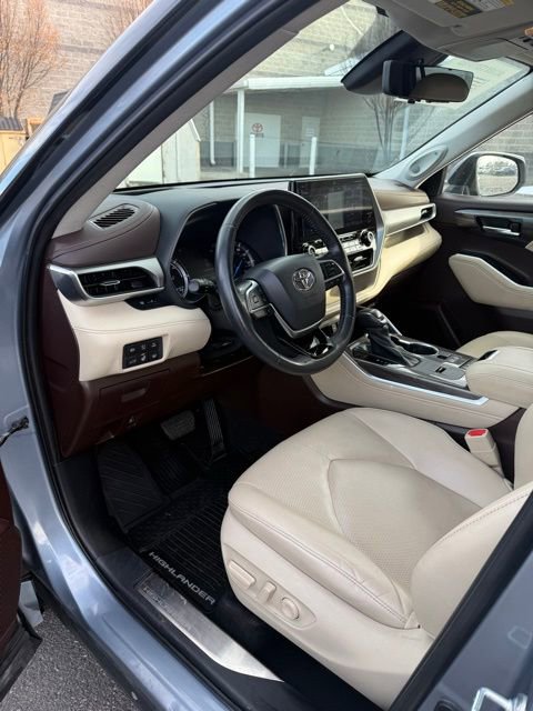 Used 2021 Toyota Highlander Platinum AWD/4WD image 13