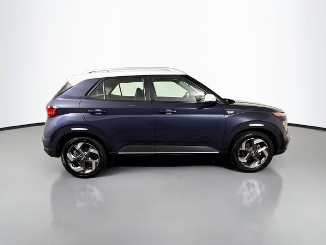 Used 2024 Hyundai Venue Limited FWD image 11