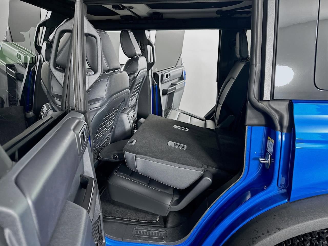 Used 2025 Ford Bronco Badlands image 32