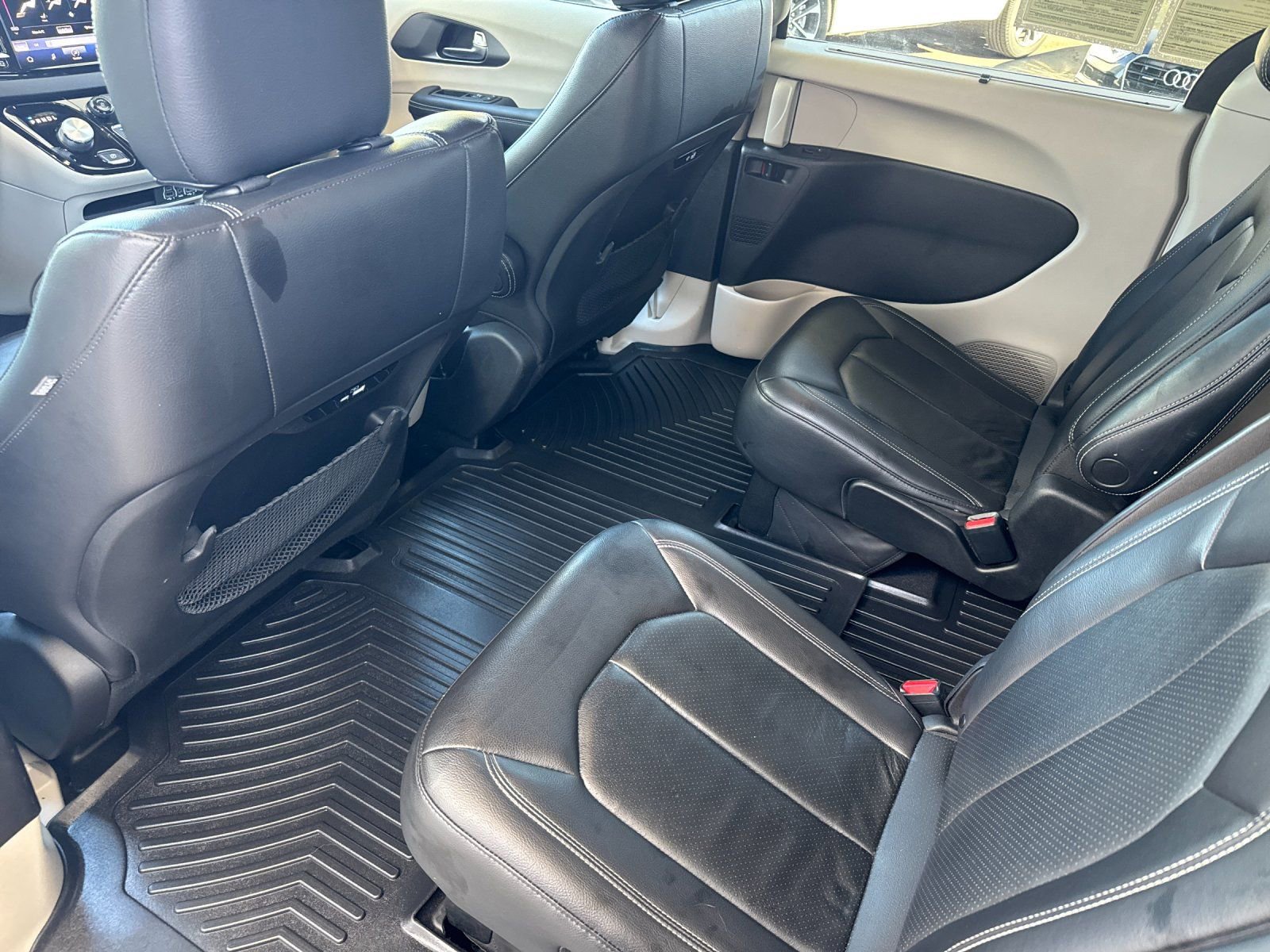 Used 2022 Chrysler Pacifica Touring-L image 12