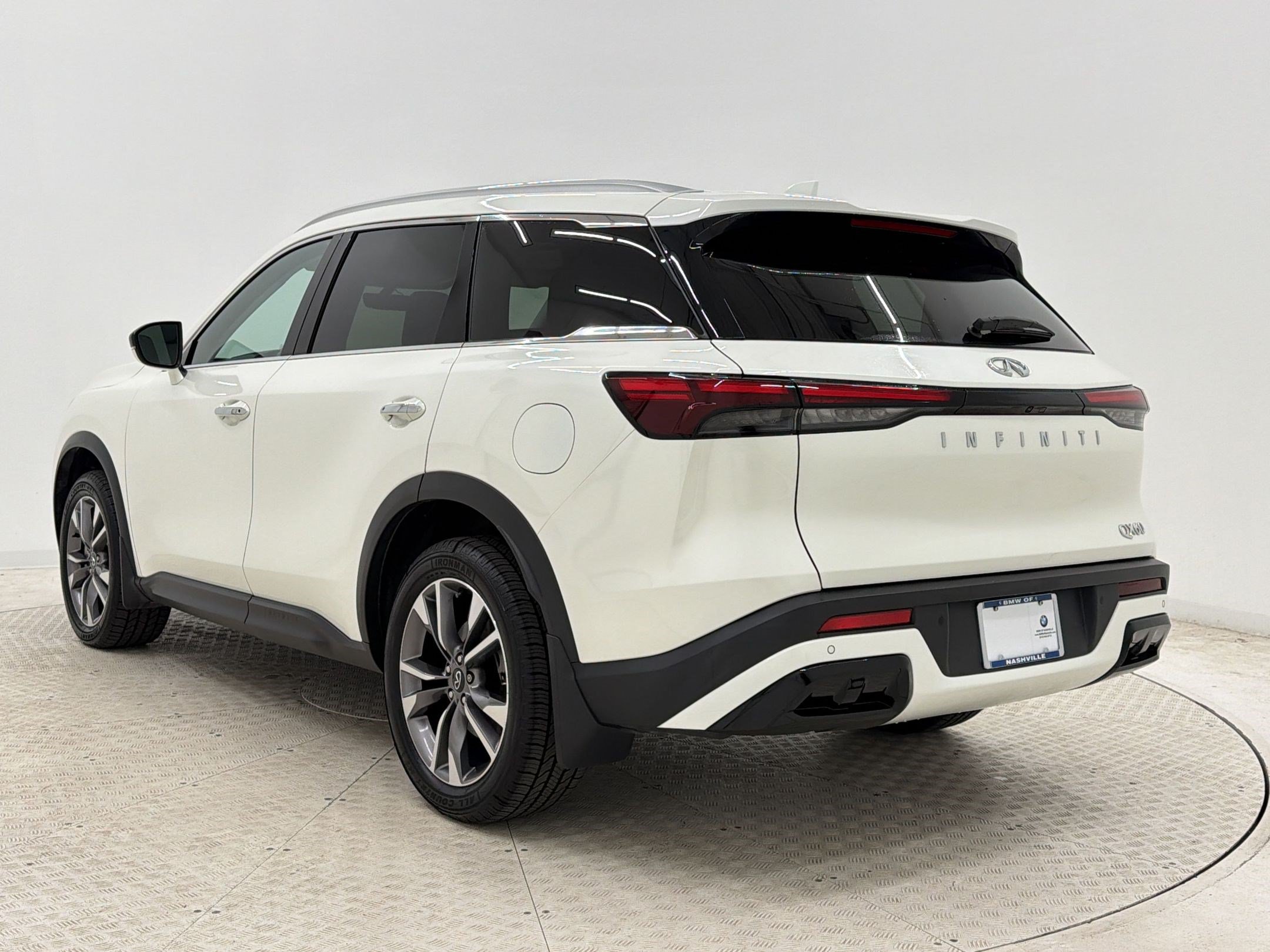 Used 2024 INFINITI QX60 Luxe FWD image 3