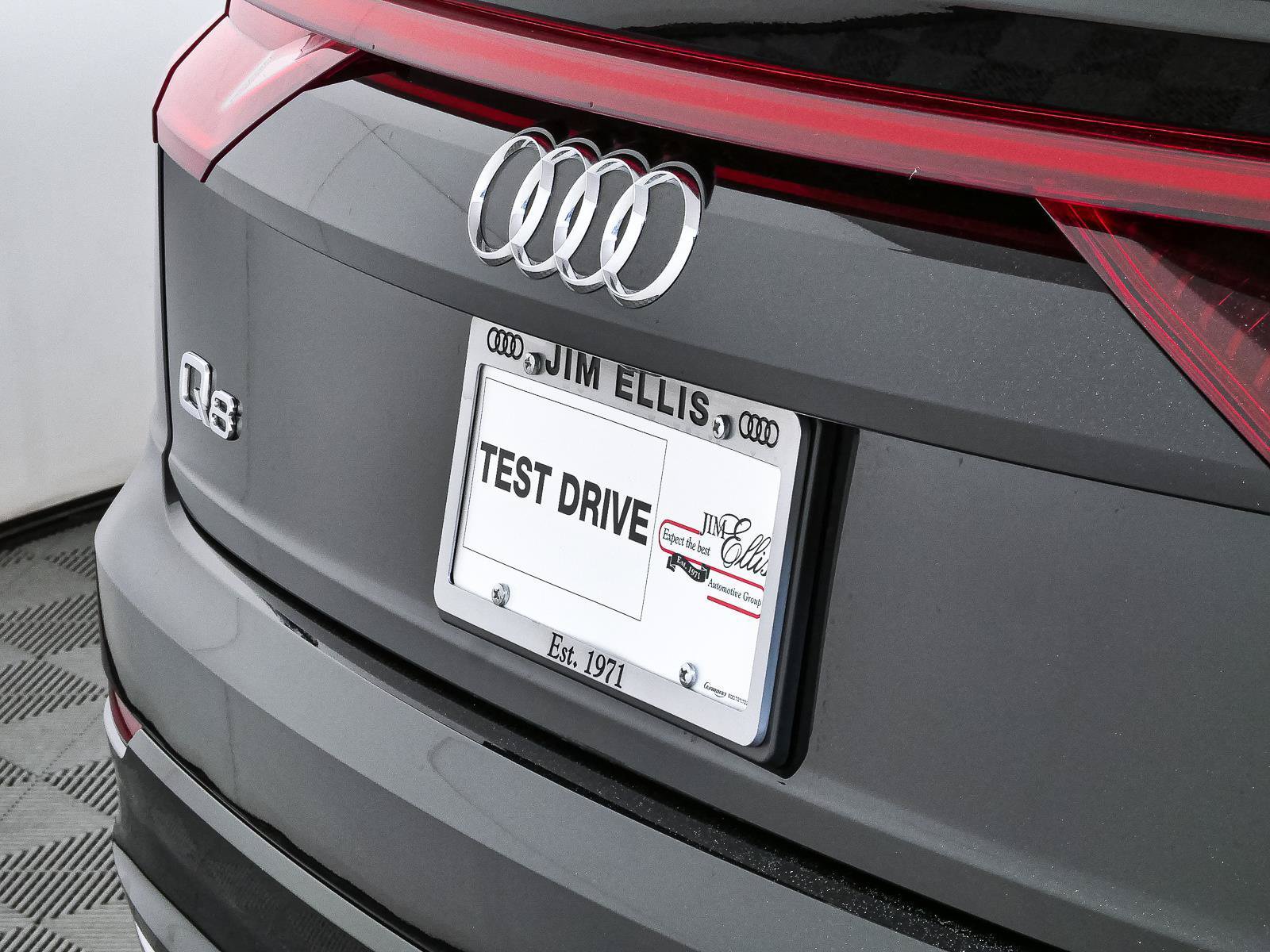 Used 2023 Audi Q8 Premium w/ Convenience Package AWD/4WD image 36
