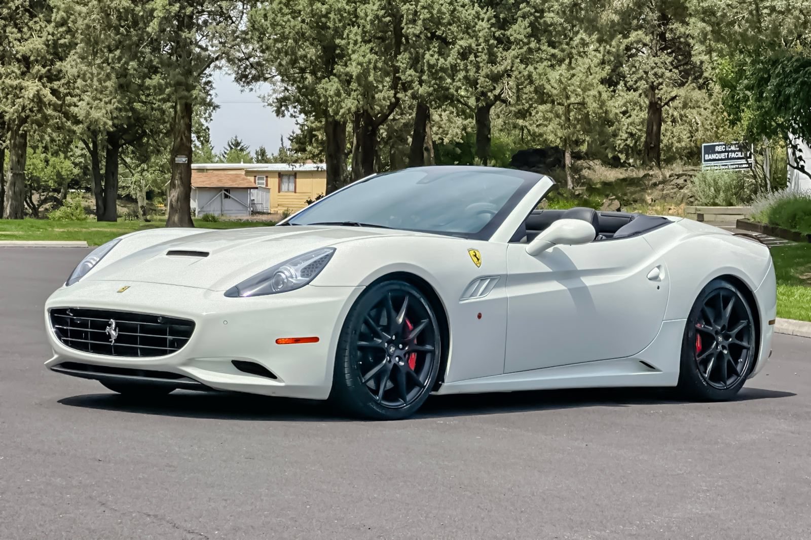 Used 2012 Ferrari California RWD image 9