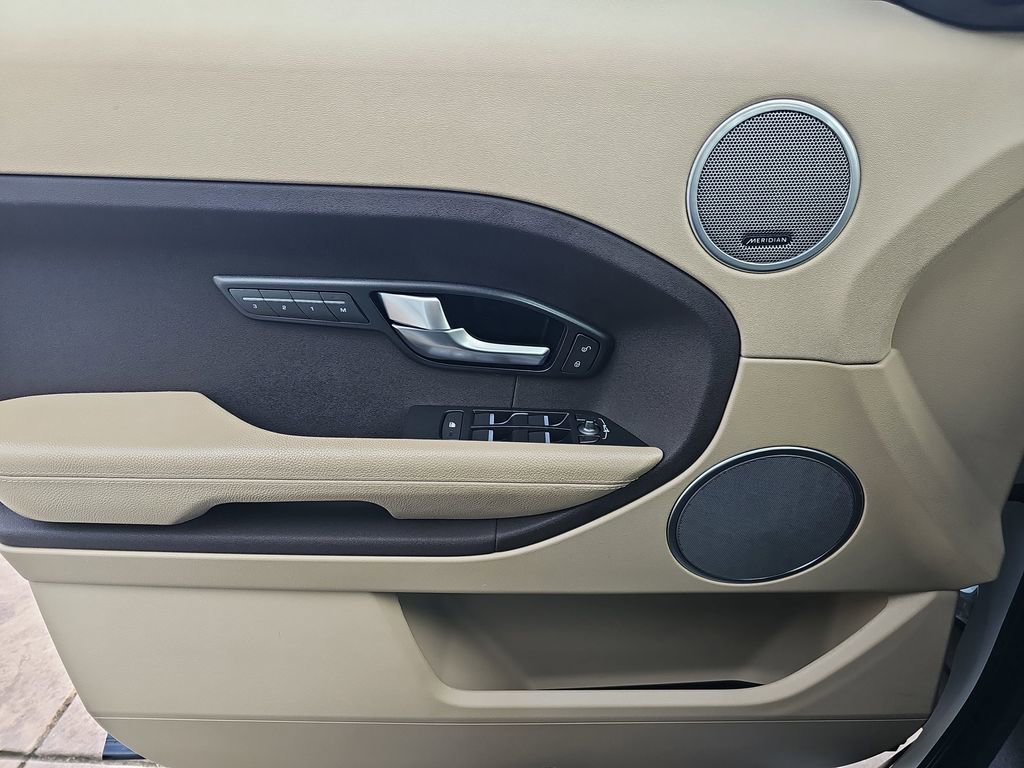 Used 2015 Land Rover Range Rover Evoque Pure Premium image 30