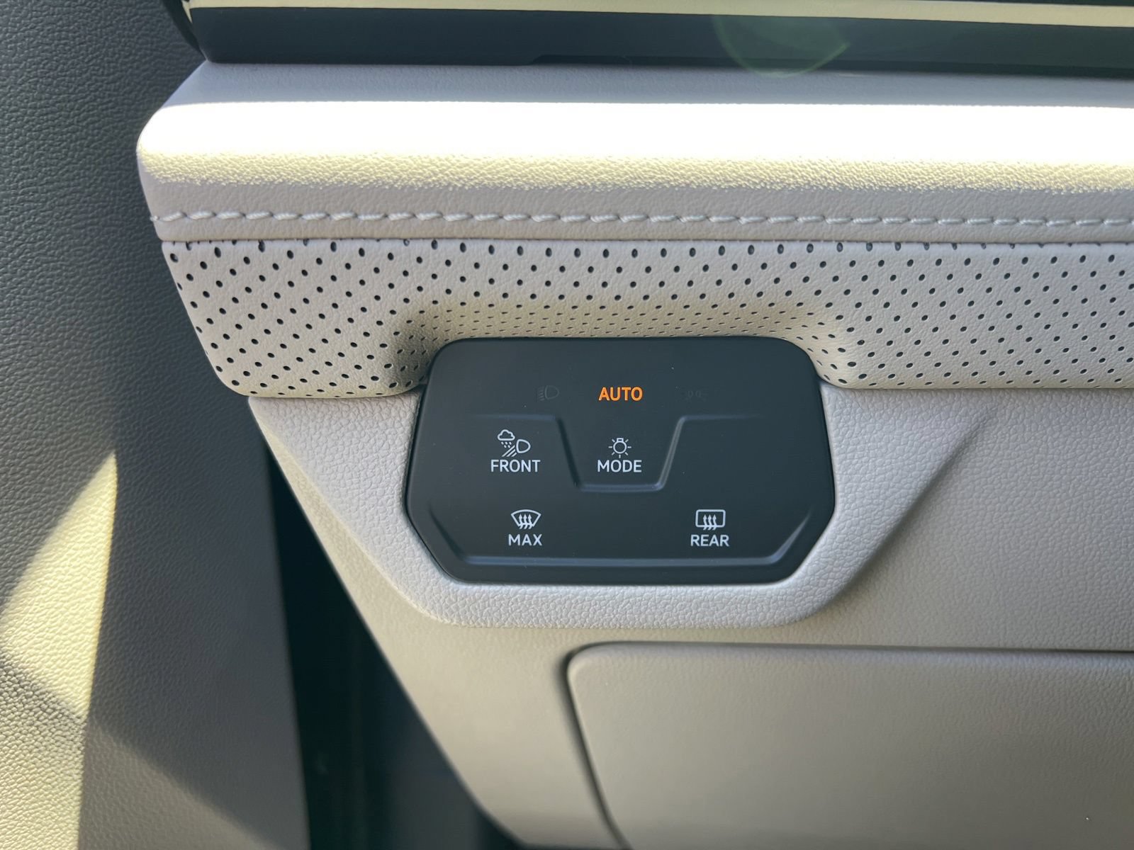 Certified 2026 Volkswagen Atlas SE FWD image 27