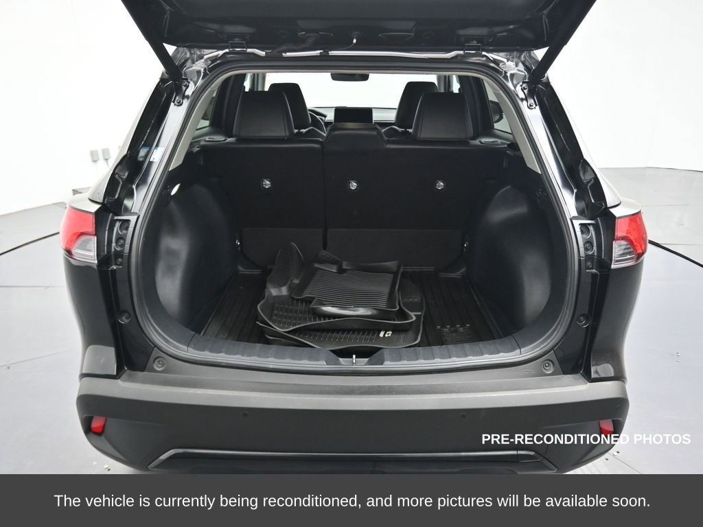 Used 2023 Toyota Corolla Cross XLE image 16