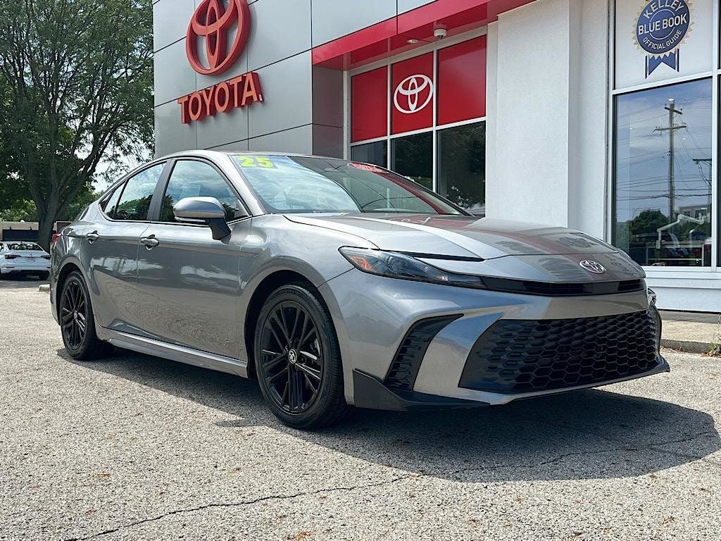 Certified 2025 Toyota Camry SE FWD image 8
