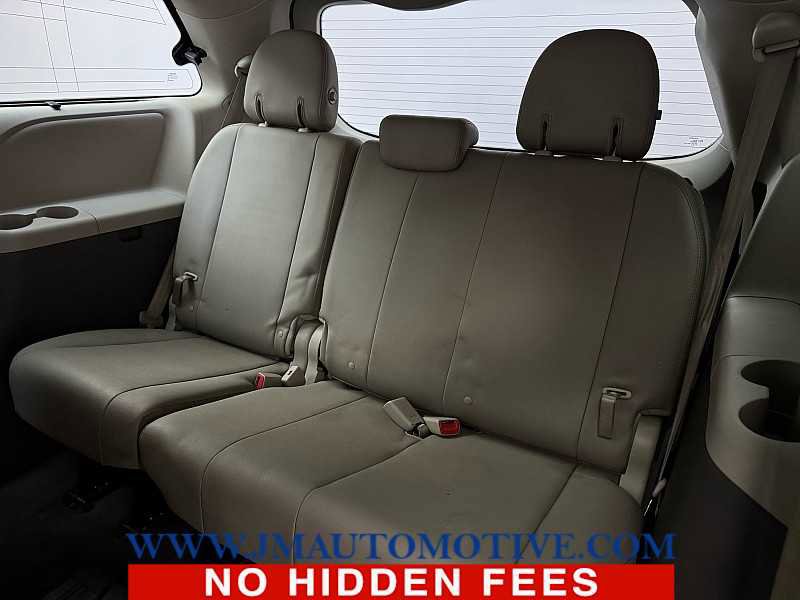 Used 2020 Toyota Sienna XLE FWD image 17