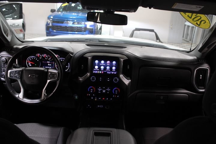 Used 2021 Chevrolet Silverado 1500 LT Trail Boss w/ Convenience Package II AWD/4WD image 2