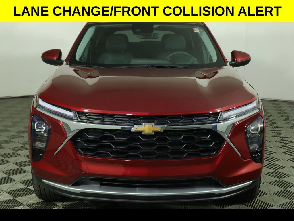 Used 2025 Chevrolet Trax LT FWD image 7