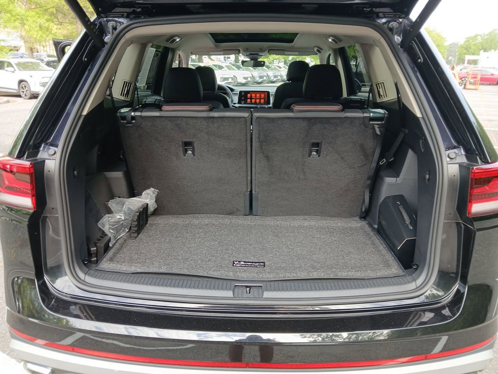 Used 2025 Volkswagen Atlas Peak Edition SE image 23