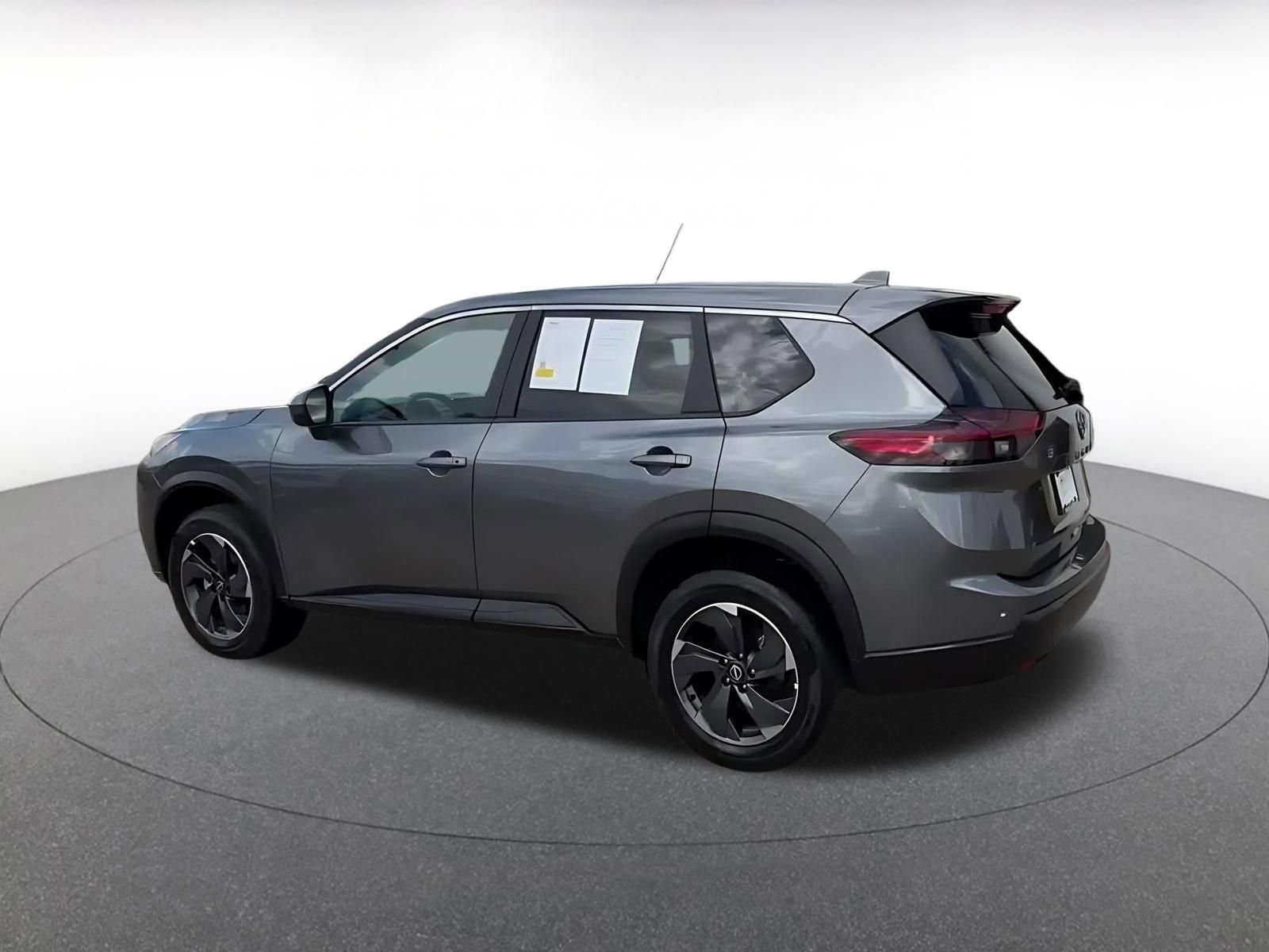 Used 2025 Nissan Rogue SV FWD image 10