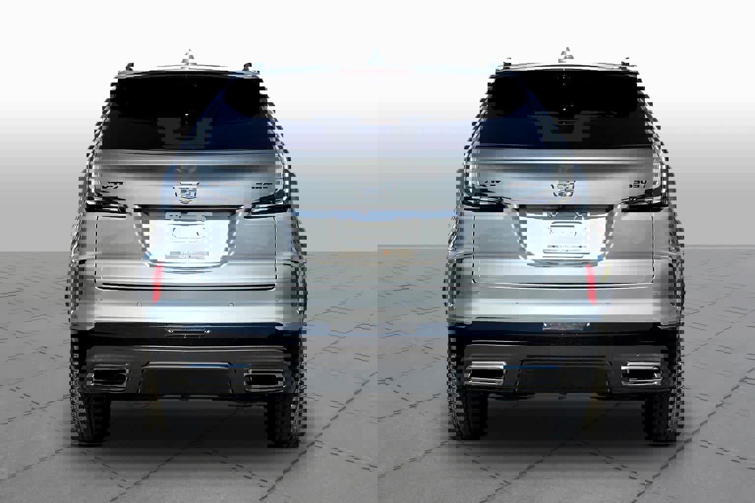 Used 2025 Cadillac XT4 Sport w/ LPO, Onyx Lite Package FWD image 5