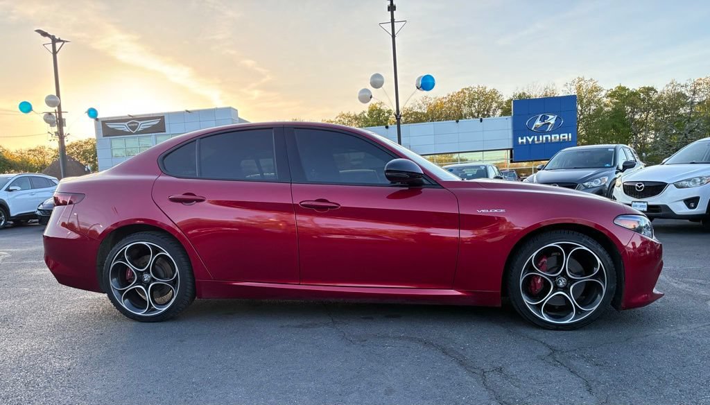 Used 2022 Alfa Romeo Giulia Veloce AWD/4WD image 8