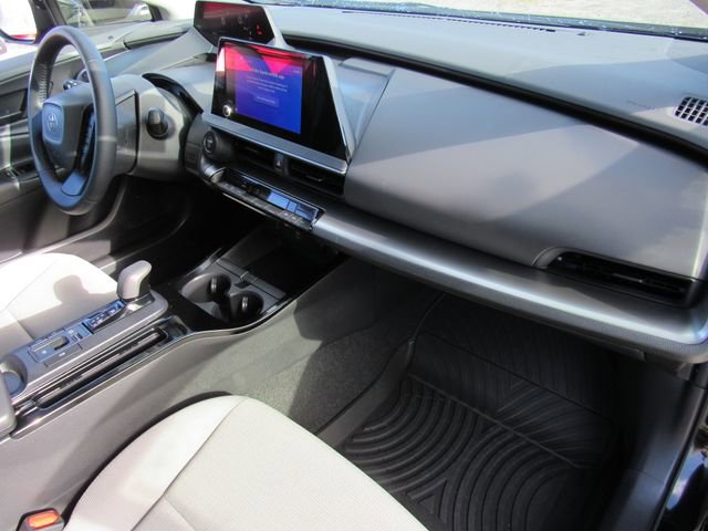 Used 2023 Toyota Prius LE image 11
