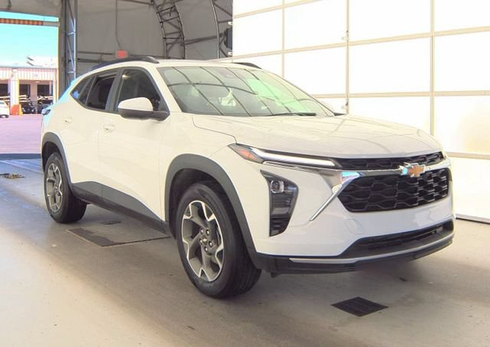 Used 2024 Chevrolet Trax LT w/ Driver Confidence Package FWD image 4