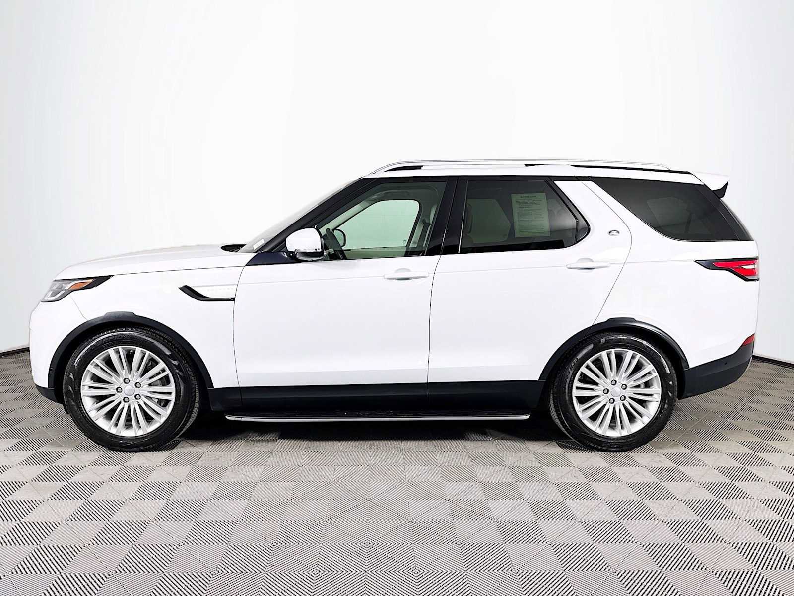 Used 2020 Land Rover Discovery HSE image 8