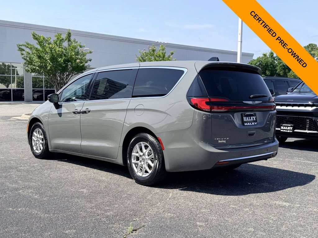 Certified 2025 Chrysler Pacifica Select FWD image 4