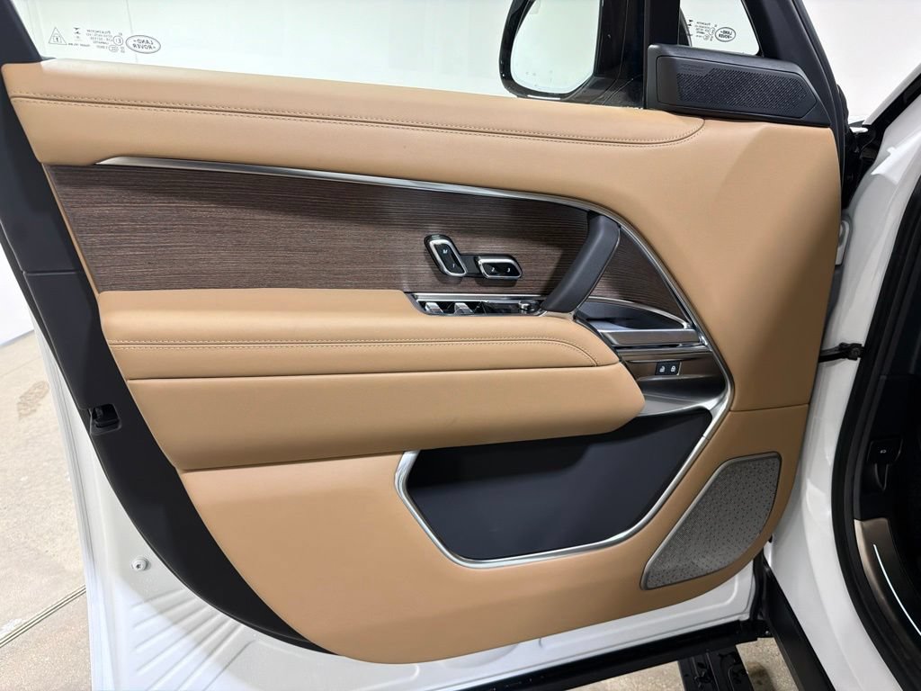 Certified 2026 Land Rover Range Rover Autobiography AWD/4WD image 9