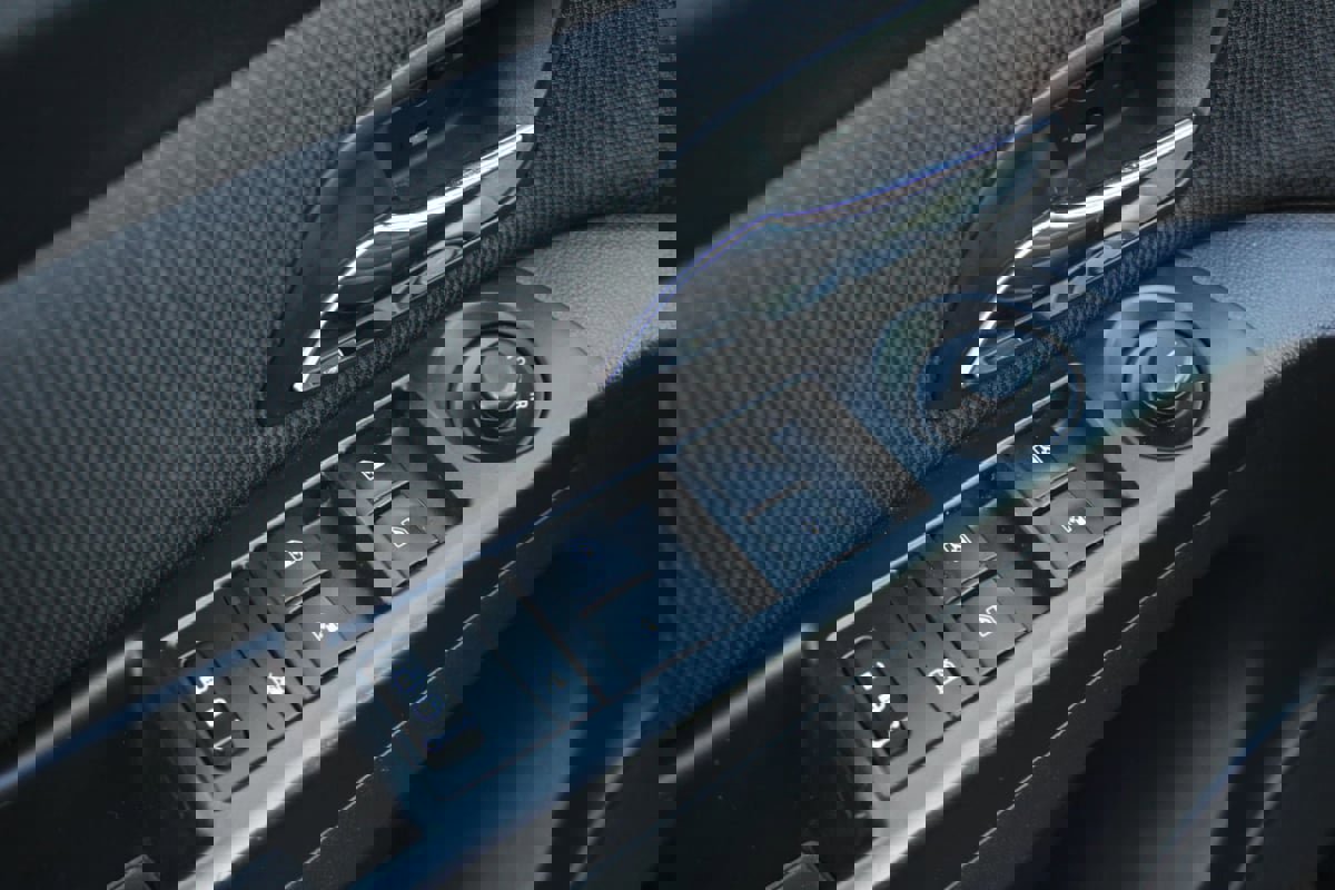 Used 2016 Chevrolet Cruze LT w/ Technology Package image 34