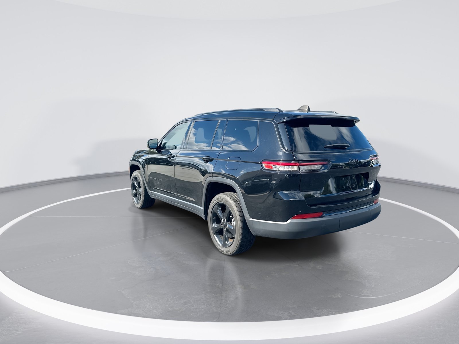 Used 2023 Jeep Grand Cherokee L Laredo AWD/4WD image 7