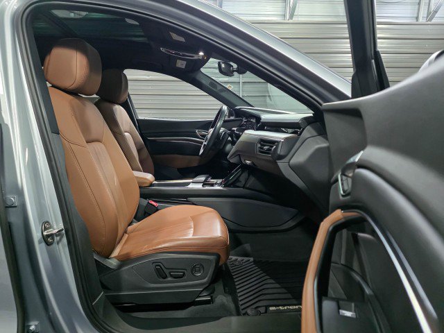 Used 2022 Audi e-tron Premium Plus image 14
