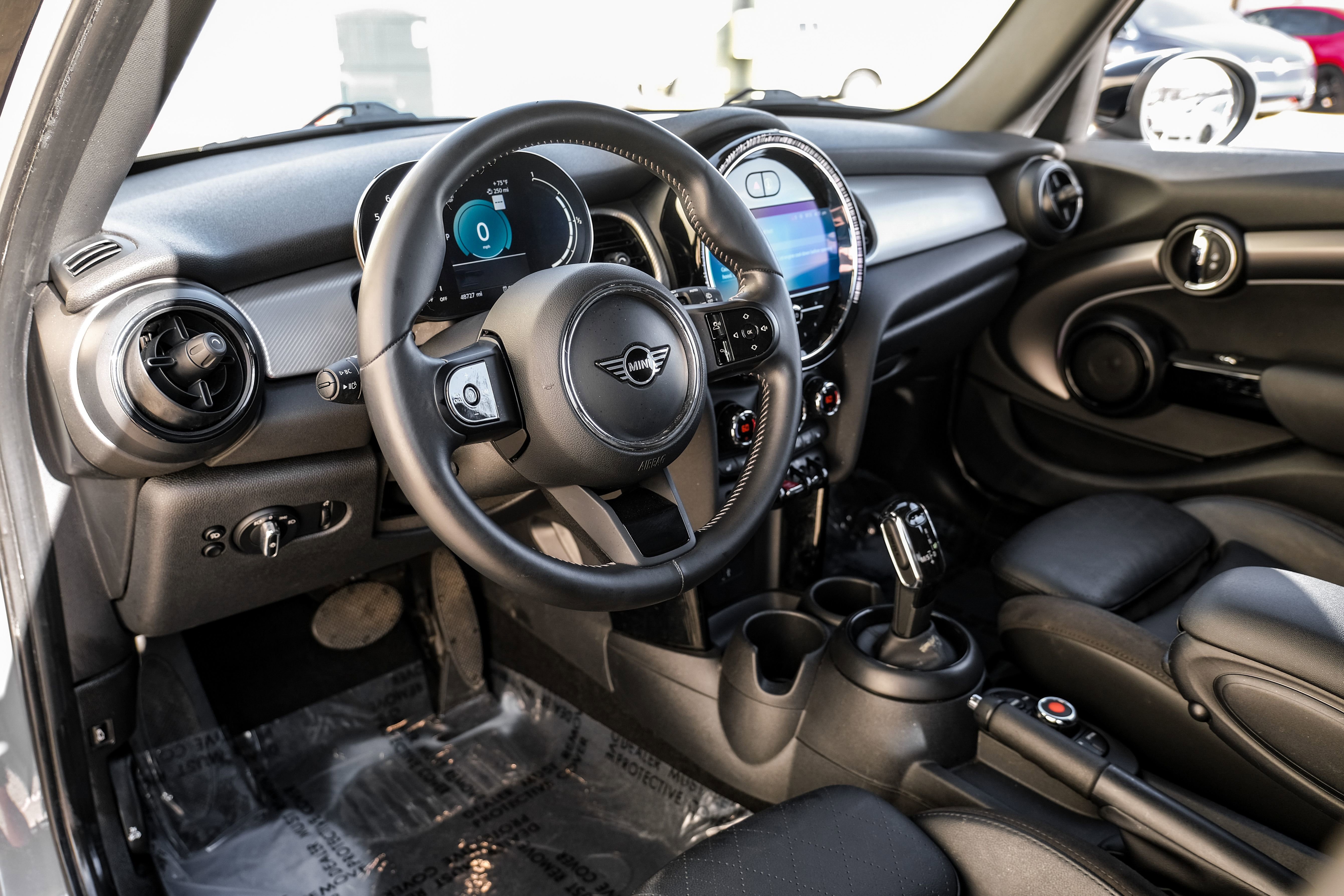 Used 2022 MINI Cooper 4-Door Hardtop w/ Signature Upholstery Package image 2