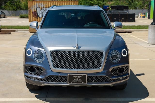 Used 2018 Bentley Bentayga AWD/4WD image 22