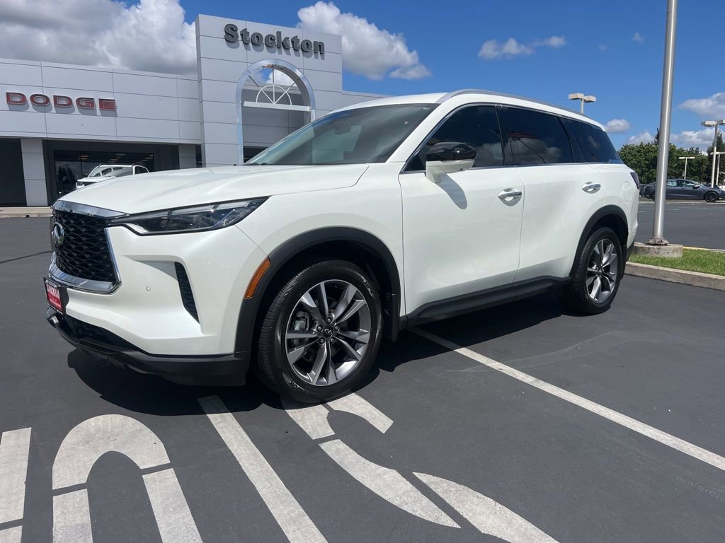Used 2023 INFINITI QX60 Luxe AWD/4WD image 3