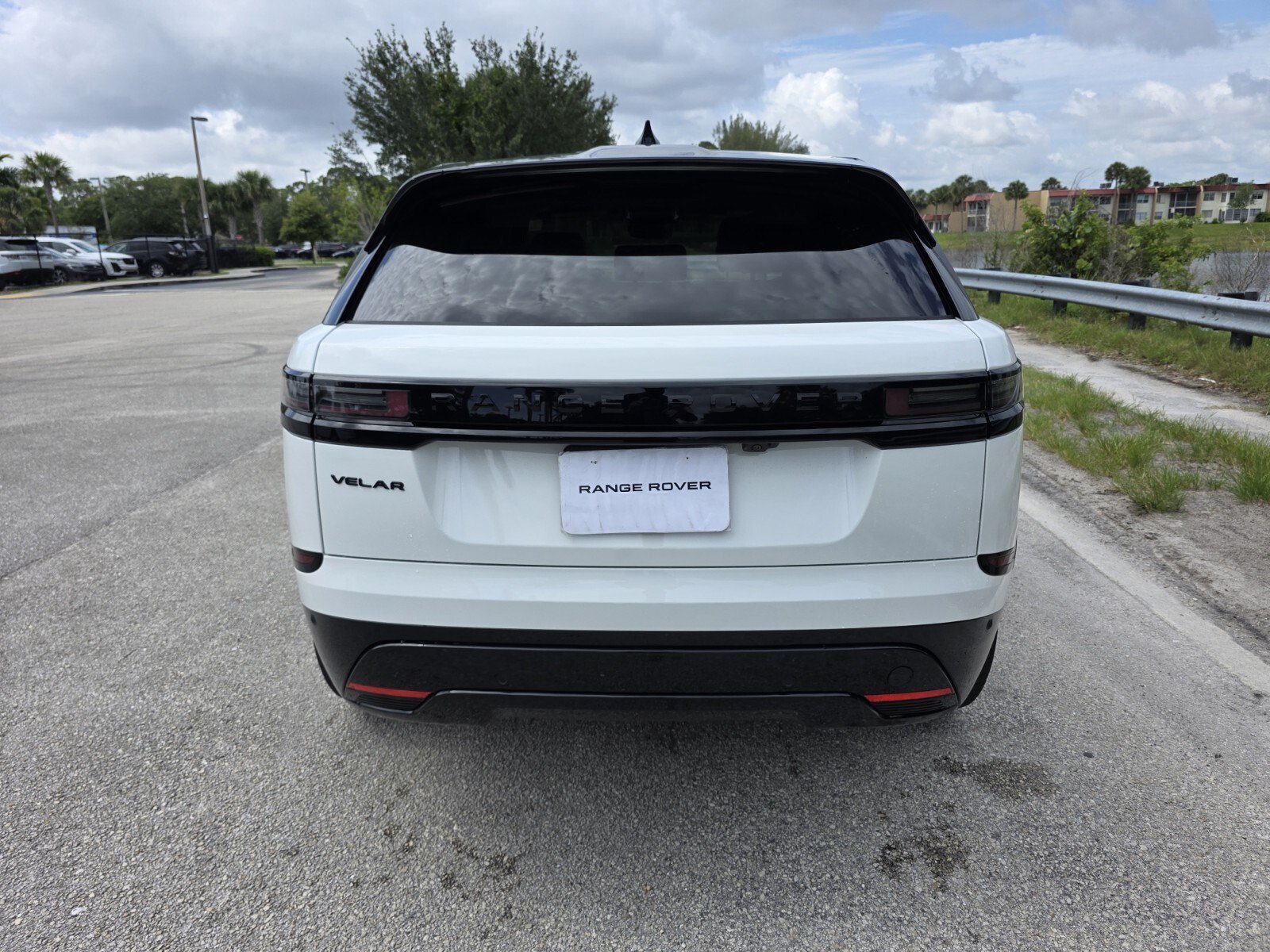Used 2026 Land Rover Range Rover Velar Belgravia AWD/4WD image 6