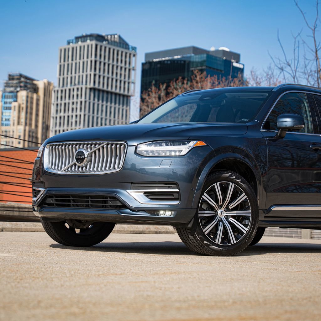Certified 2025 Volvo XC90 B6 Plus AWD/4WD image 2