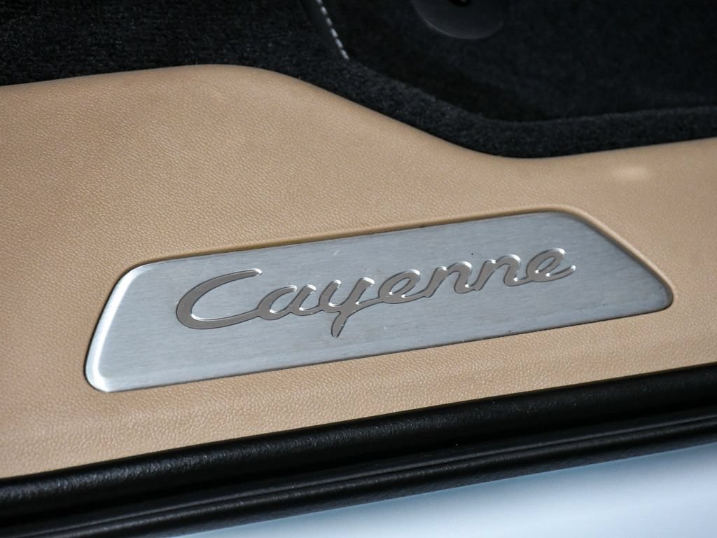 Used 2023 Porsche Cayenne AWD/4WD image 12