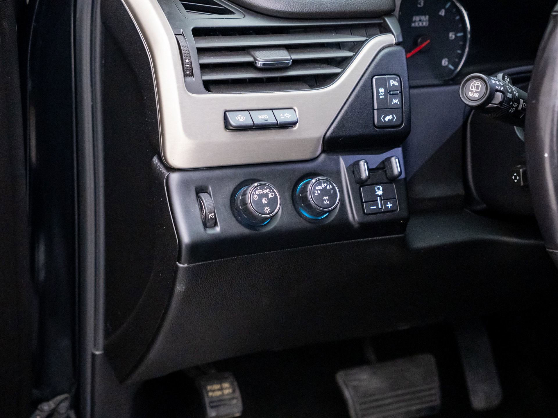 Used 2018 GMC Yukon Denali AWD/4WD image 20