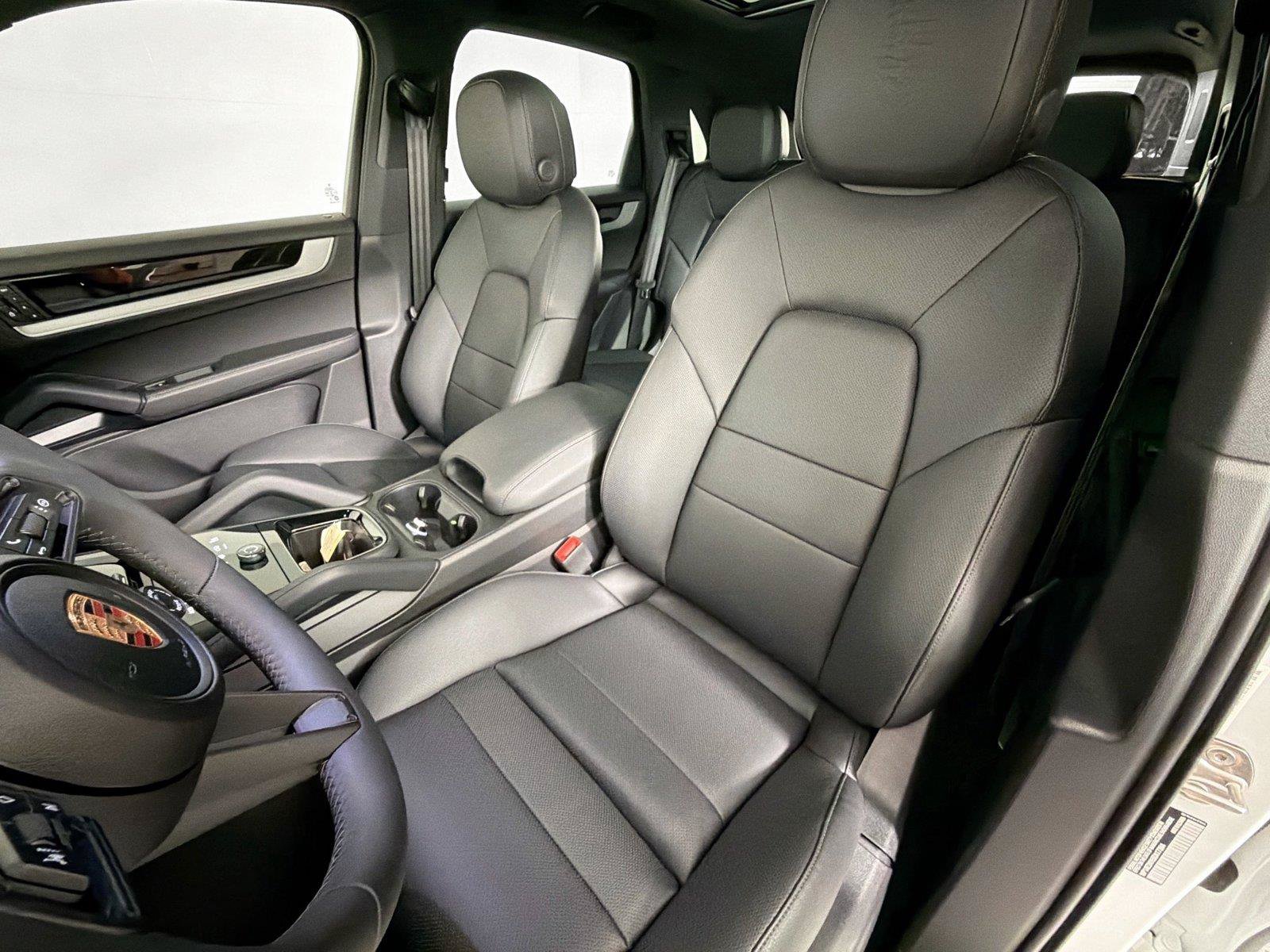 Certified 2025 Porsche Cayenne E-Hybrid AWD/4WD image 5