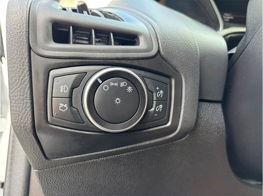 Used 2017 Ford Focus SEL FWD image 26