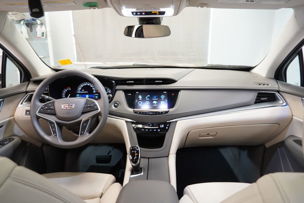 Used 2017 Cadillac XT5 Premium Luxury w/ Advanced Security Package AWD/4WD image 20