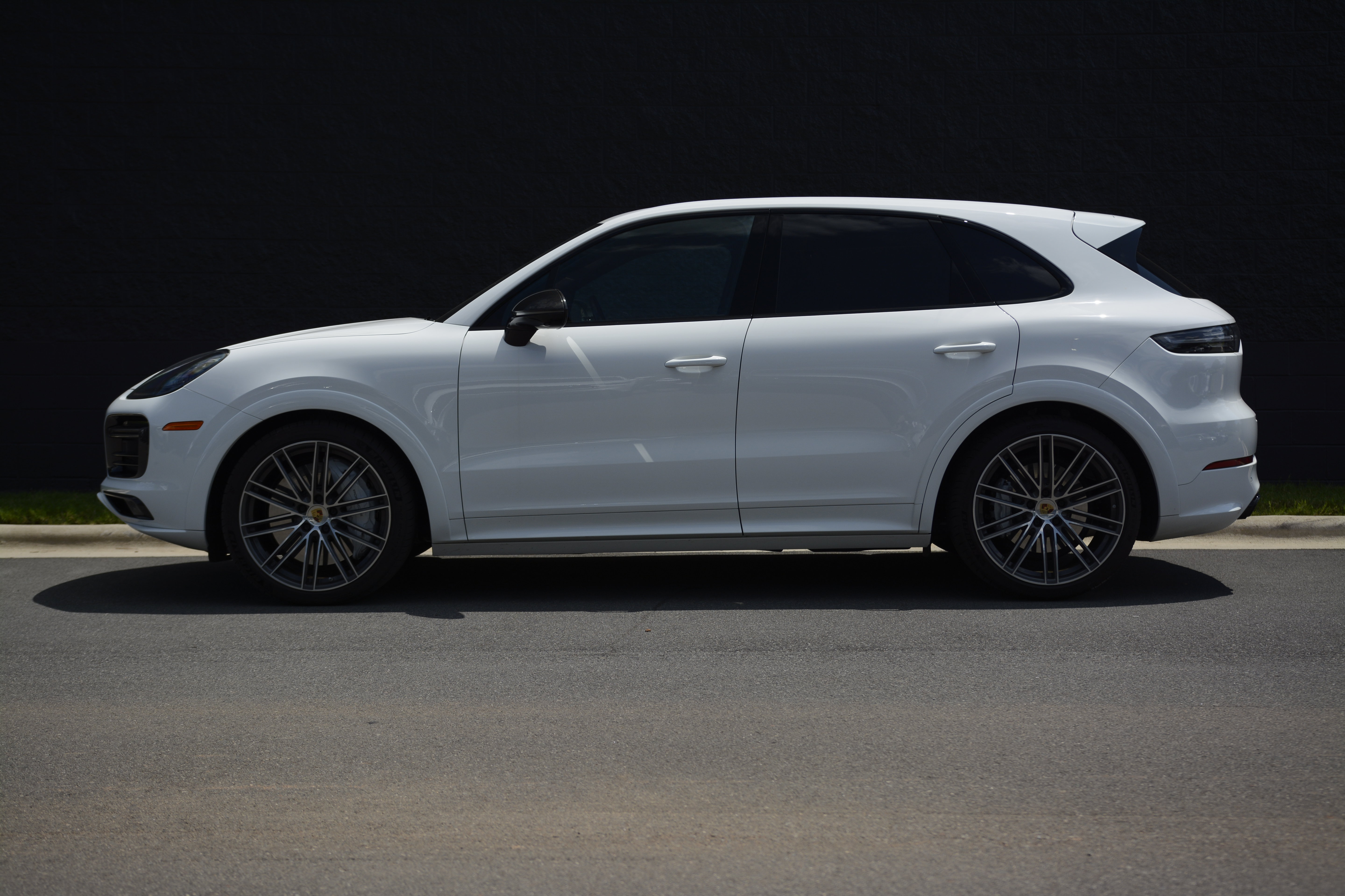 Certified 2023 Porsche Cayenne Turbo AWD/4WD image 2